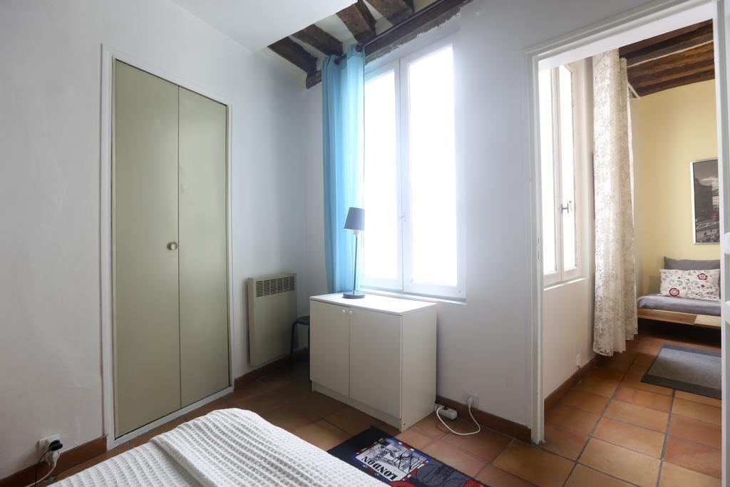 Lovely And Typical 1 Bedroom Parijs Kamer foto