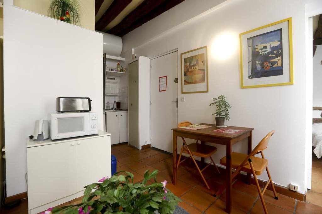 Lovely And Typical 1 Bedroom Parijs Kamer foto